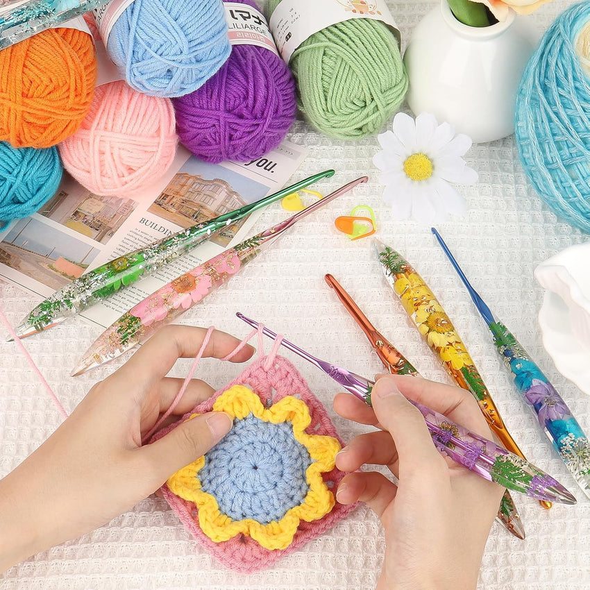 Coopay Crochet Hooks, 5mm Ergonomic Crochet Hook with Floral Plastic Grips, Stylish and Unique, Ideal for Crocheting Blankets, Dolls, Shawls, Hats, Scarves (H - 5.0mm) - 7DAY'S