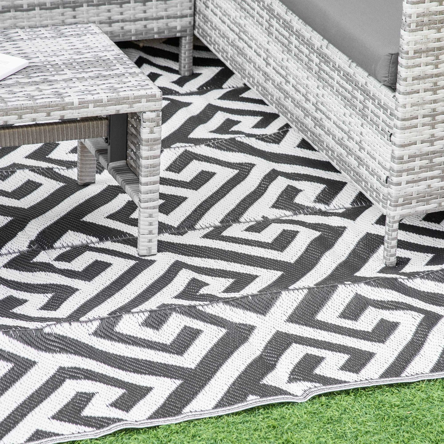 Reversible Outdoor RV Rug, Patio Floor Mat, 6' x 9' Plastic Straw Rug for Backyard, Deck, Beach, Camping, Black & White