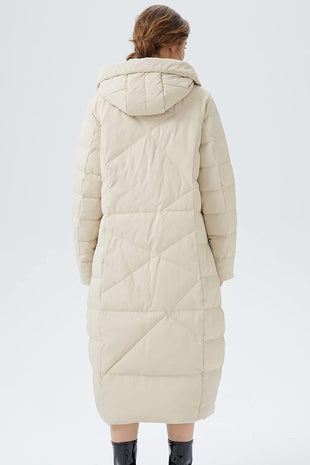 Orolay Women's Puffer Down Coat Winter Maxi Jacket with Hood