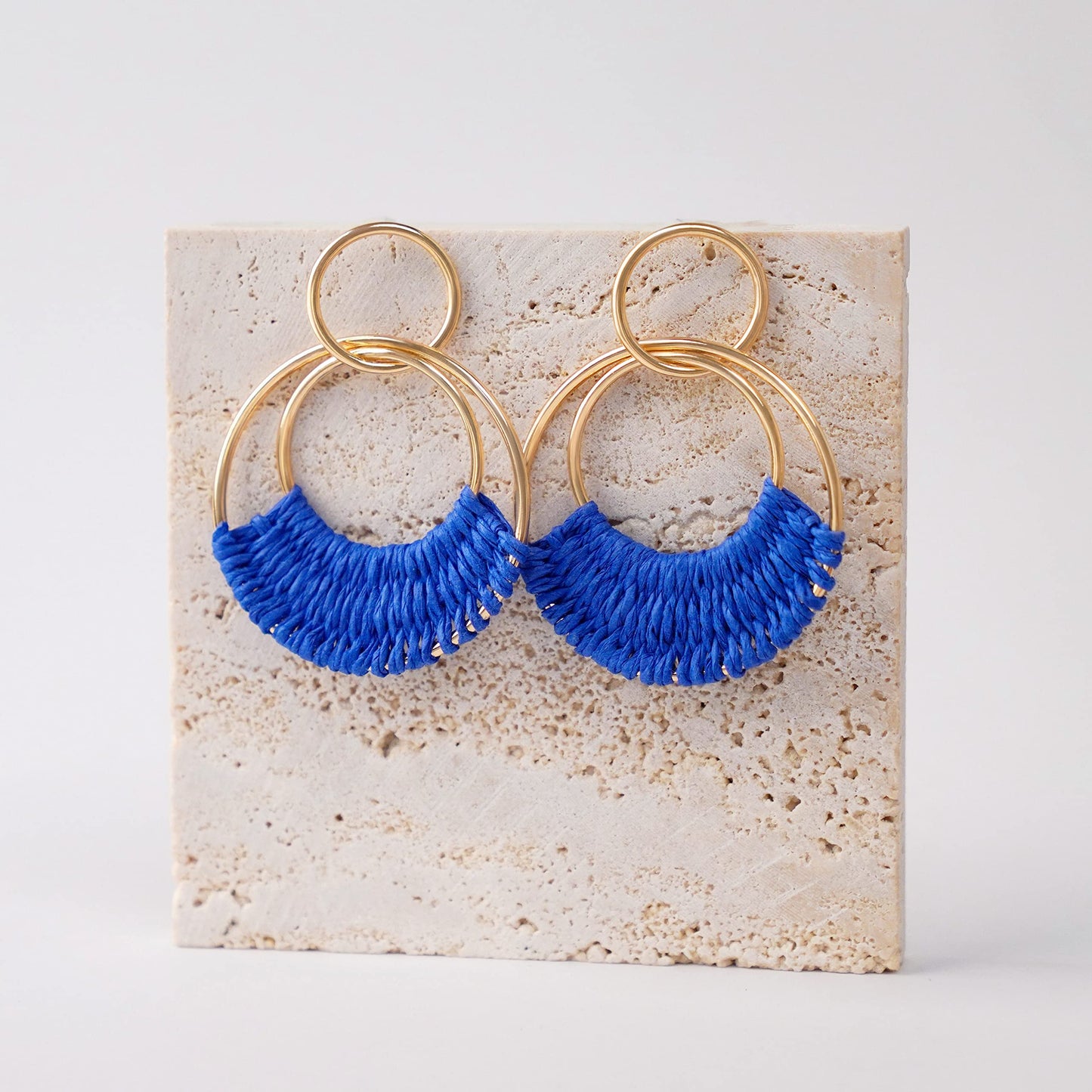 Raffia Hoop Earrings for Women Fun Boho Summer Beach Earrings Lightweight Handmade Straw Wicker Rattan Dangle Earrings Statement Geometric Round Drop Earrings