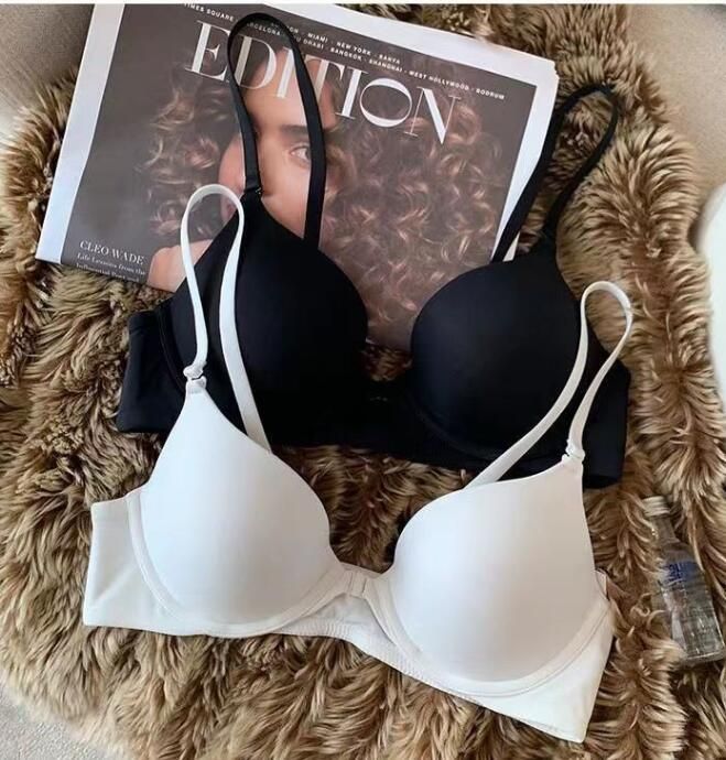 Smooth bra with boning