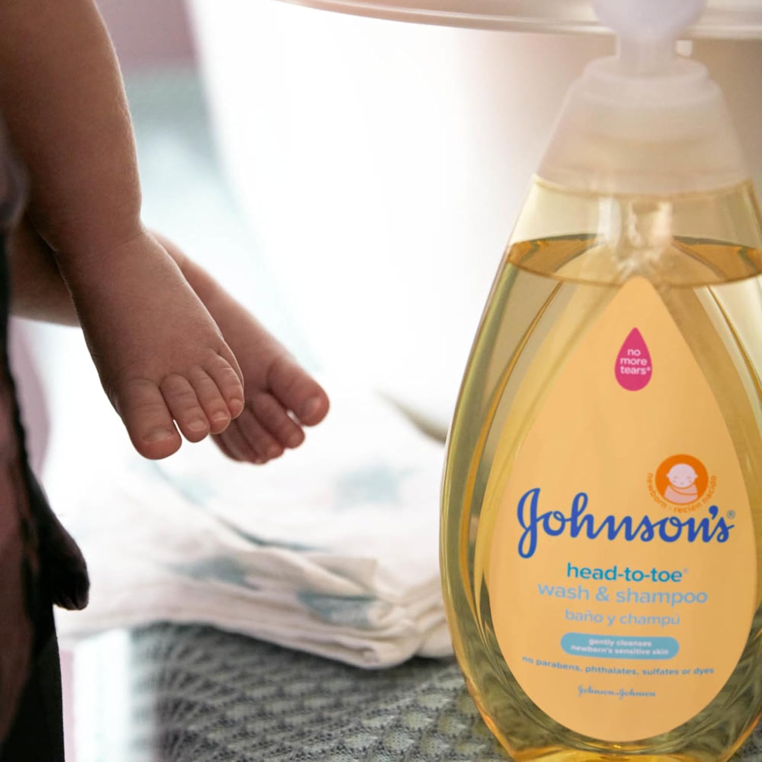 Johnson's Head - to - Toe Gentle Tear - Free Baby & Newborn Wash & Shampoo, Sulfate - , Paraben - Phthalate - & Dye - Free, Hypoallergenic Wash for Sensitive Skin & Hair, 27.1 fl. Oz - 7DAY'S