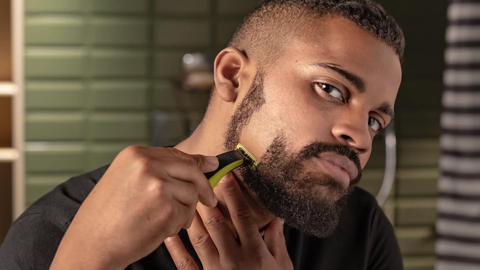 Philips OneBlade Hybrid Body and Face Stubble Trimmer with 4 x Lengths, 2 Extra Blade and Travel Pouch, - 7DAY'S