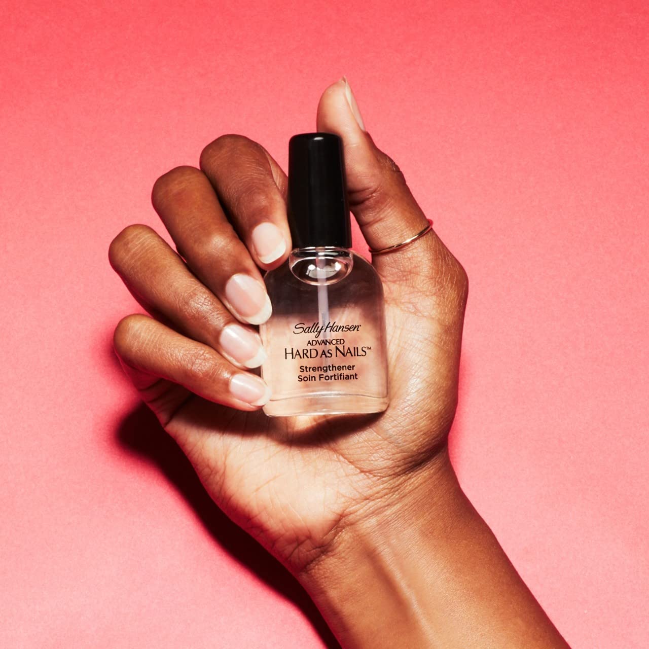 Sally Hansen Advanced Hard as Nails™, Clear Nail Strengthener, Includes Retinol and Nylon, Nourishing - 7DAY'S