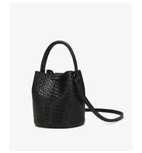 Simple niche woven pattern handbag bucket bag women's bag tide 2025 new senior sense shoulder bag crossbody bag - 7DAY'S